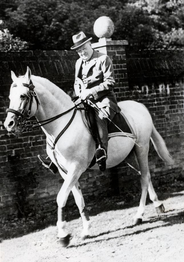 Winston Churchill, un homme de cheval aux rênes du royaume